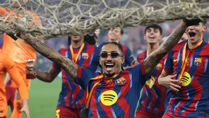 لماذا ينهار دفاع برشلونة في غياب رافينيا؟