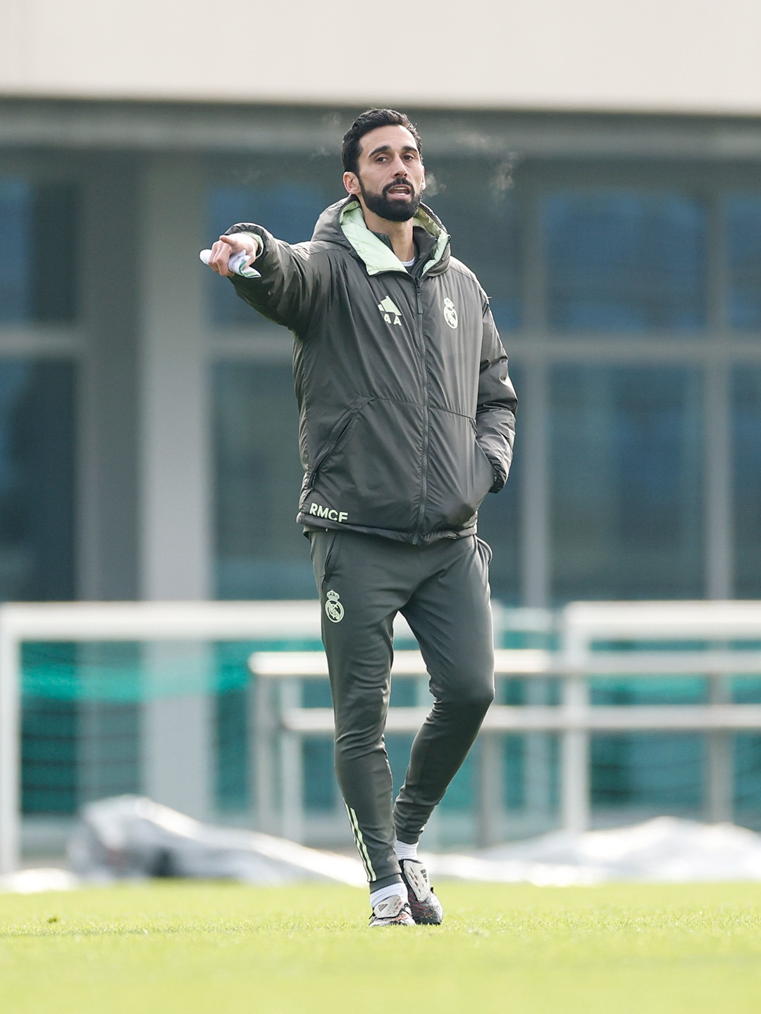 أربيلوا: صافرات الاستهجان تُضعف ريال مدريد وفينيسيوس بحاجة لدعم البرنابيو