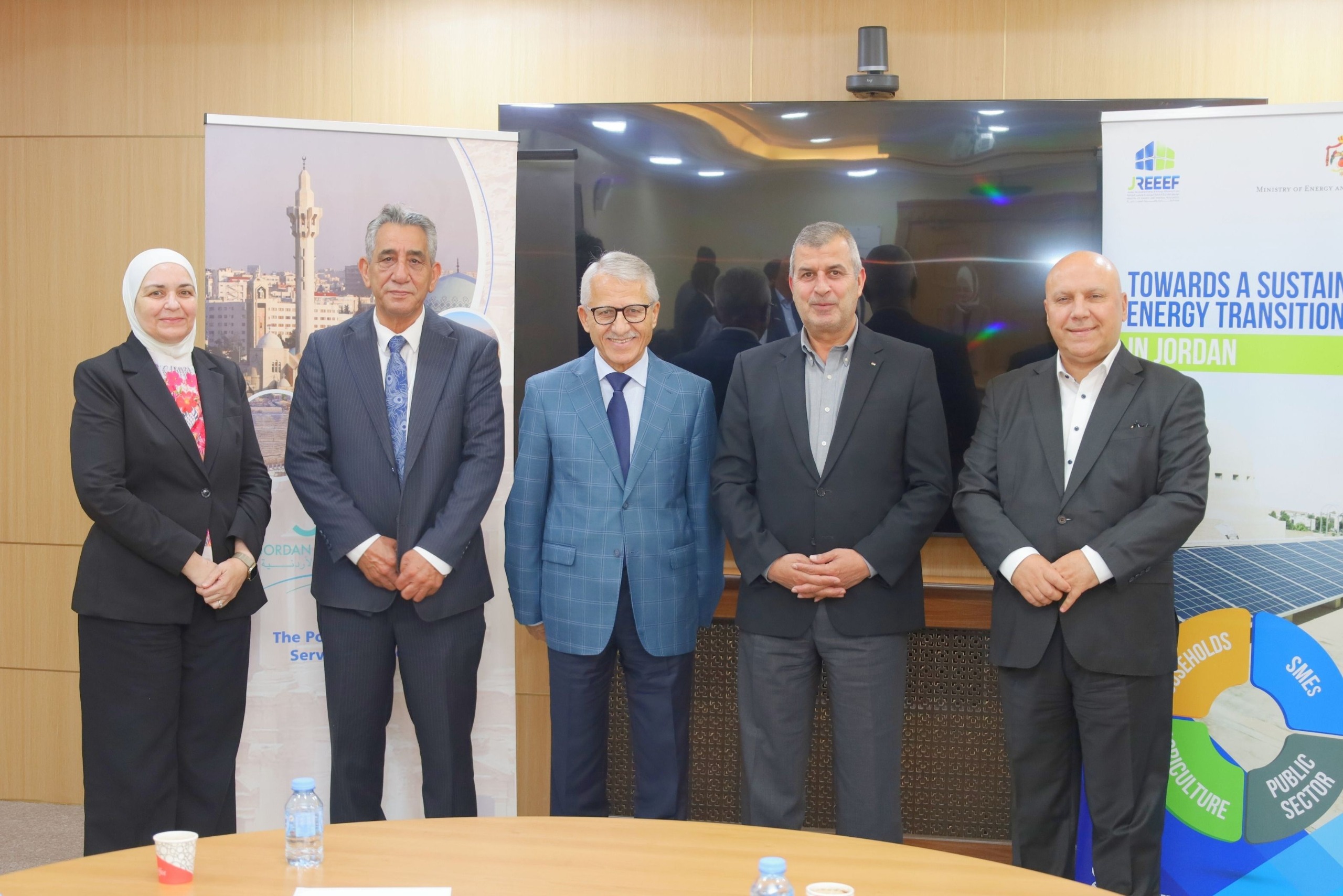 صندوق الطاقة المتجددة يطلق برنامجا لدعم القطاع الفندقي