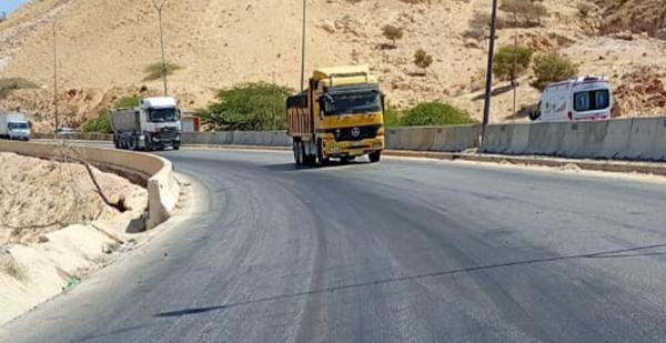 انسكاب زيوت على طريق البحر الميت