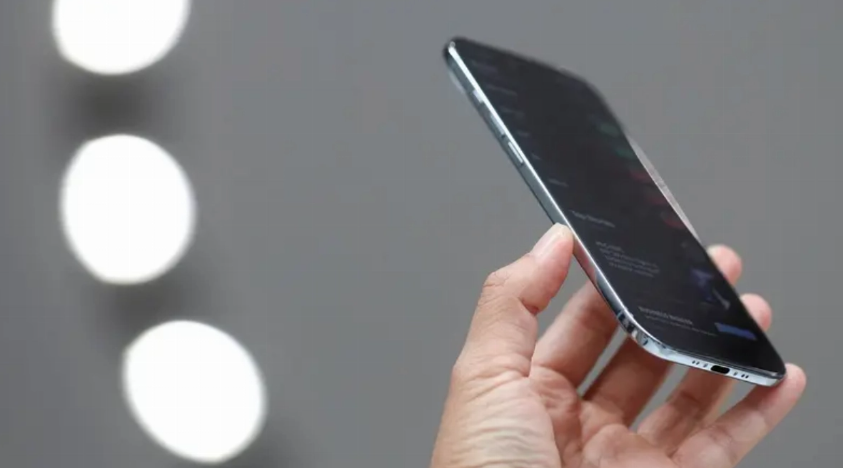 فشل آيفون إير يهز سوق الهواتف النحيفة