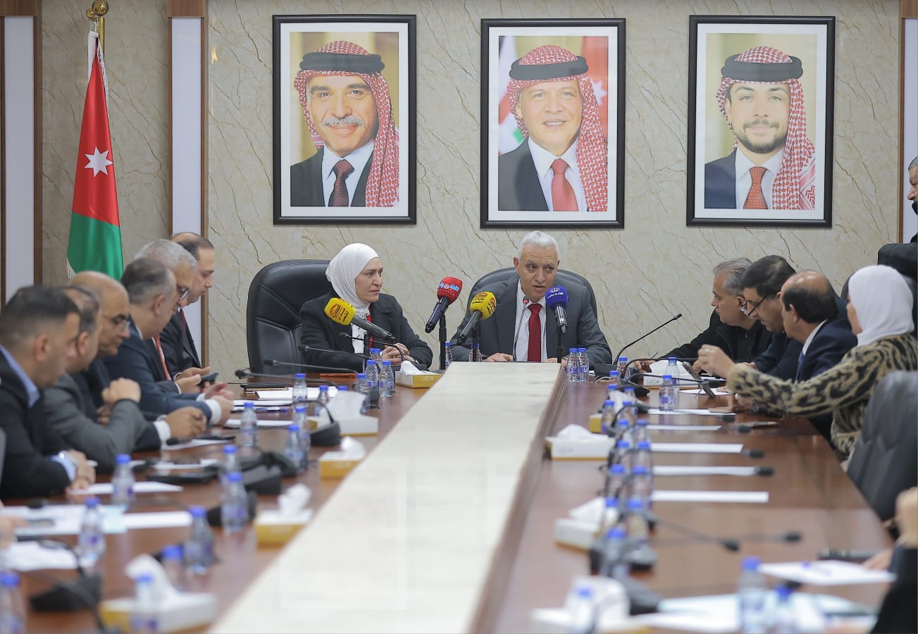 "الإعلام النيابية" تناقش تعزيز التنسيق بين وزارة الاتصال وهيئة الإعلام ونقابة الصحفيين