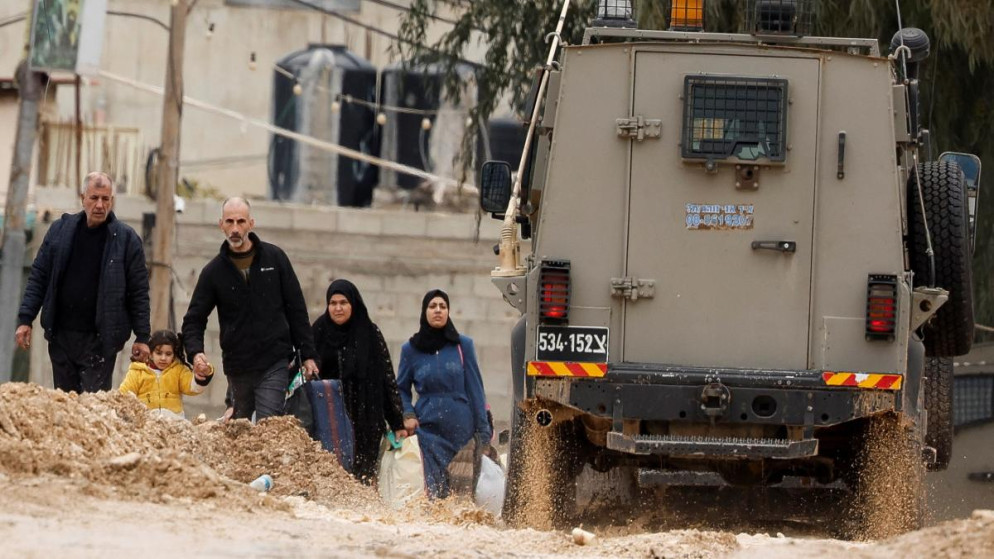الاحتلال يعتقل 34 فلسطينيا في الضفة الغربية