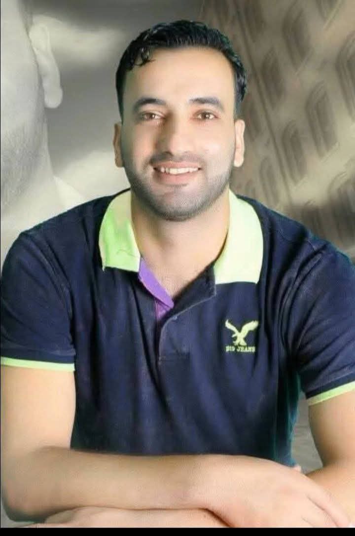 أحمد الهبيل  ..  ذهب ليُحضر " رغيف خبر " فعاد بكفن 