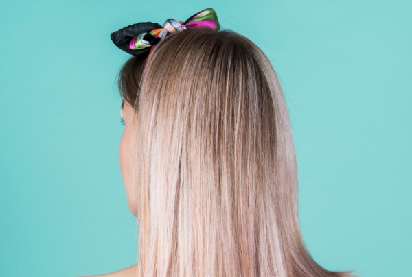 لا داعي لإخفاء الشيب بعد اليوم  ..  هذه الصيحة الجديدة في صبغات الشعر تتبنّاها النجمات 