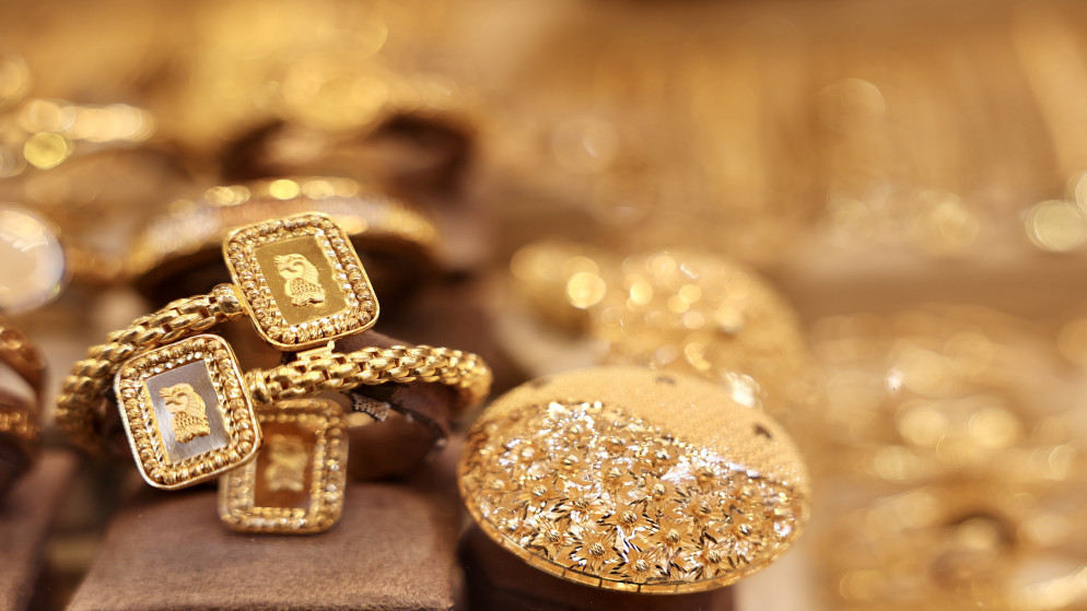 انخفاض أسعار الذهب محليًا إلى 80.7 دينارًا للغرام