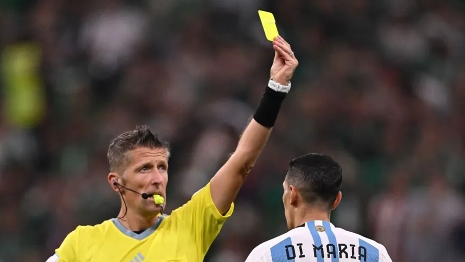 مفاجآت الفيفا قبيل المونديال ..  البطاقات الصفراء تختفي مرتين!