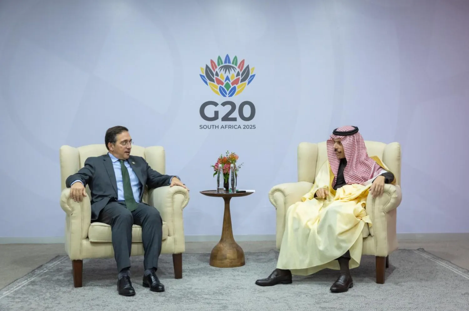 وزير الخارجية السعودي يبحث مع نظيره الإسباني المستجدات الإقليمية والدولية