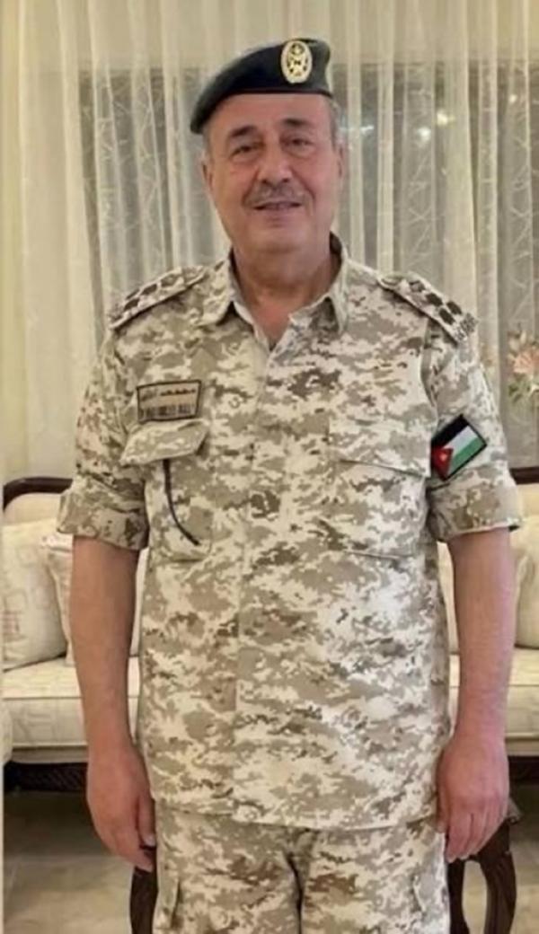 العميد الطبيب محمد هولي  ..  مبارك المنصب الجديد