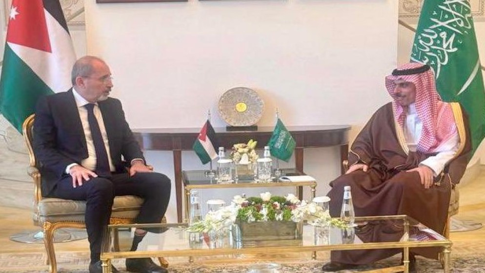 وزير الخارجية يلتقي نظيره السعودي في الرياض