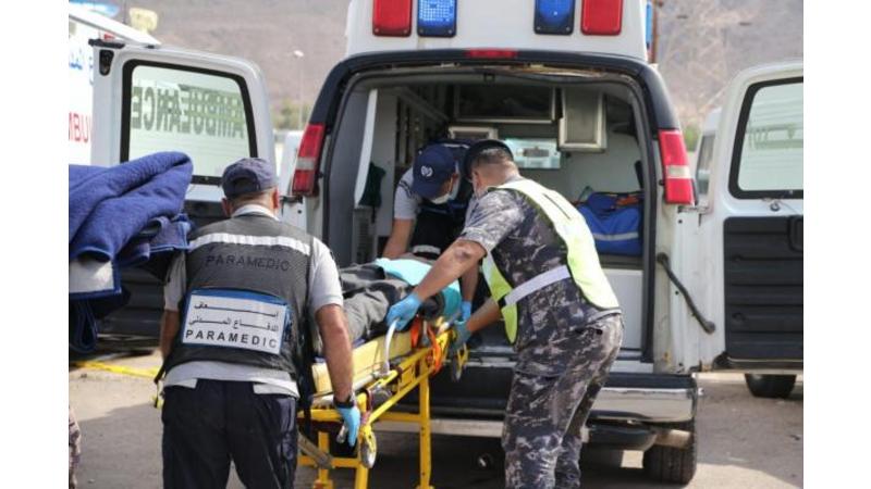 12 إصابة بتصادم حافلة وصهريج على أوتوستراد الزرقاء – عمّان 