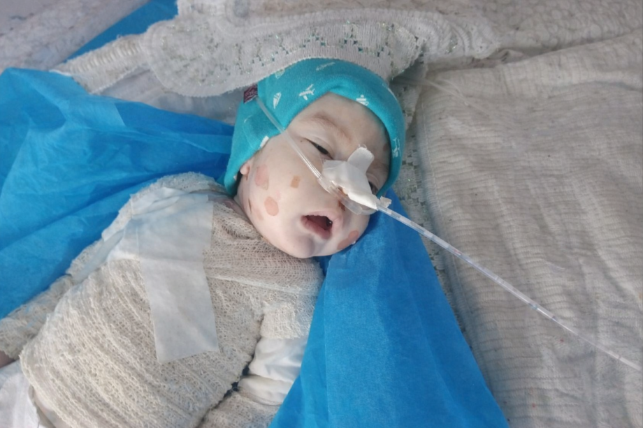 وفاة طفل بمرض نادر بعد تأخر سفره ونقص الدواء في غزة