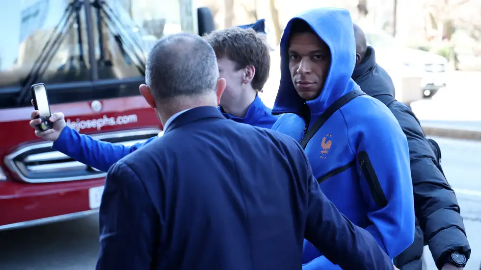 نسخة مجانية من "شات جي بي تي" ..  ريال مدريد في مرمى السخرية بعد أزمة مبابي