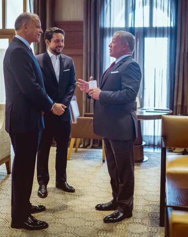 الملك وولي العهد والأمير فيصل قبيل اجتماع "السياسات الوطني"