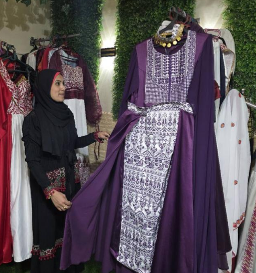 من تحت الركام إلى واجهة الأمل ..  مصممة غزية تعيد إحياء مشروعها رغم الحرب 