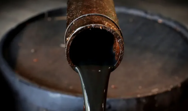 بعد خسائر متتالية  ..  النفط يرتفع مدفوعا بتراجع "المخزون الأميركي"