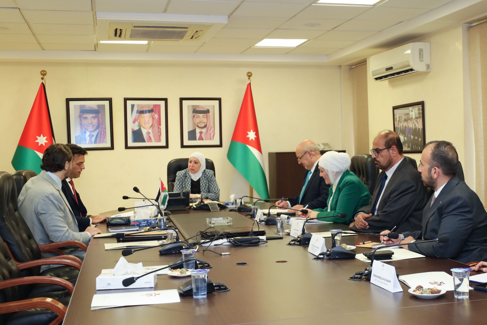 وزيرة النقل تلتقي خبيرين من الوكالة الأوروبية للسلامة البحرية 