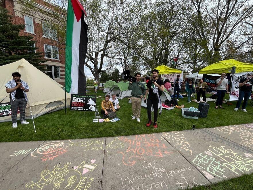 جامعة أمريكية تستجيب لمطالب الطلبة المؤيدة لغزة