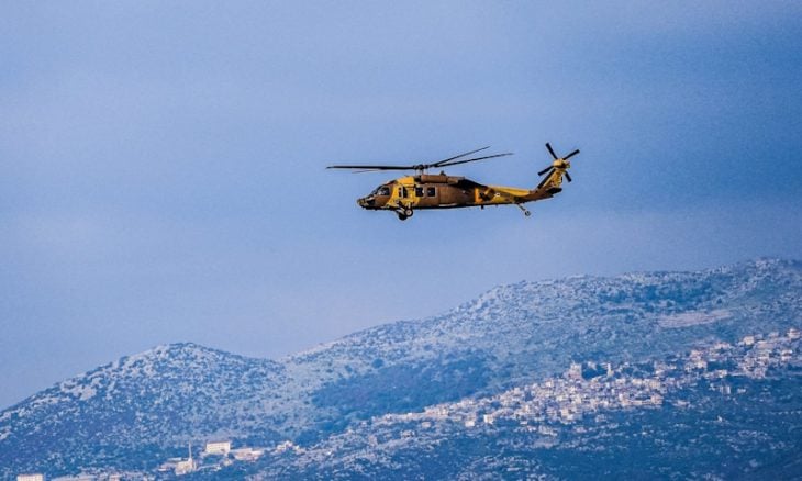 هربا من مسيّرات “حزب الله” ..  إسرائيل تقلص مدة هبوط مروحياتها في لبنان 