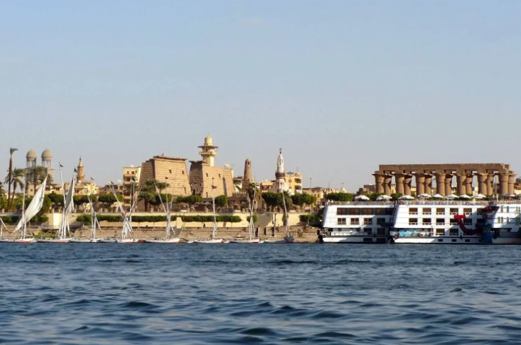 مصرع سائحة إيطالية بحادث تصادم بين مركبين سياحيين في جنوب مصر