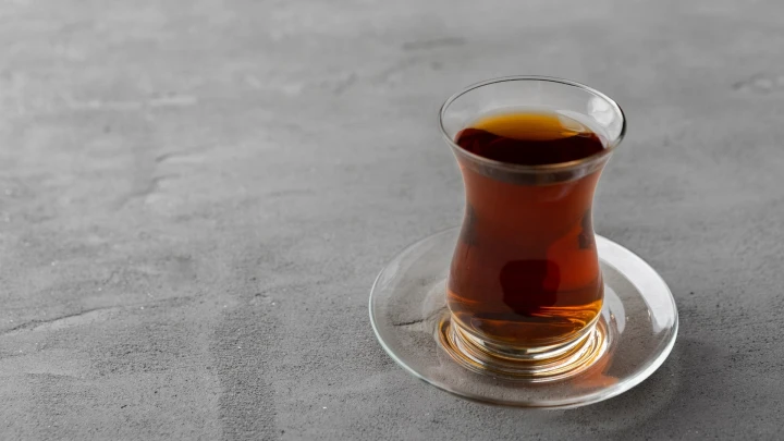 اليوم العالمي للشاي ..  مشروب يختزل الذاكرة الشعبية ويحافظ على حضوره في الثقافة الأردنية