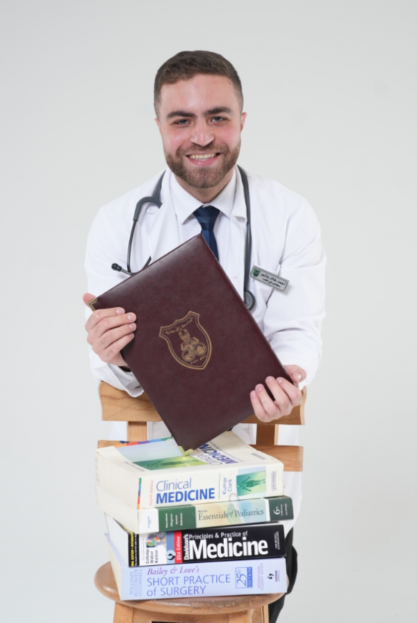 احمد خالد عاشور  ..  مبارك التخرج