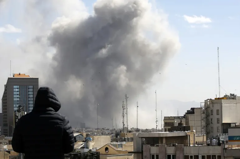 "ساعة إسرائيل الذهبية" ..  لماذا ضُربت إيران الآن؟