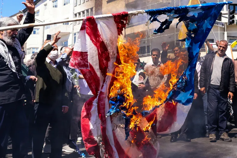 إيران ما بعد خامنئي ..  هل تقود الحرب إلى ثورة إسلامية ثانية؟ 