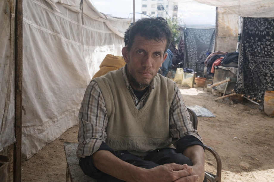 مريض سرطان في غزَّة يصارع المرض بين النُّزوح وانهيار العلاج 