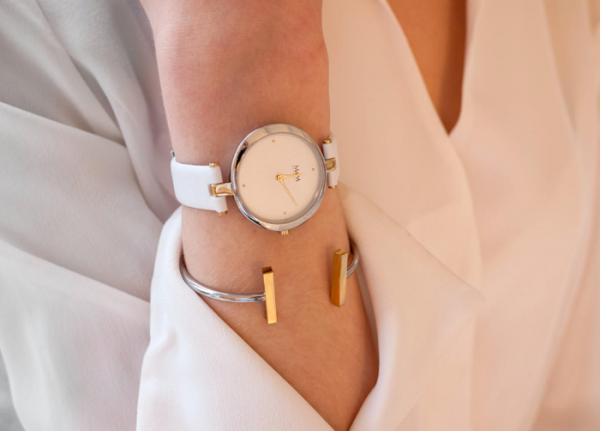 فن تنسيق الساعة مع السوار  ..  لمسة أناقة