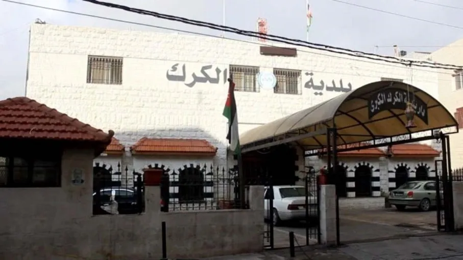 بلدية الكرك تحذر من إغلاق بعض العبارات وتحويل مجاري المياه