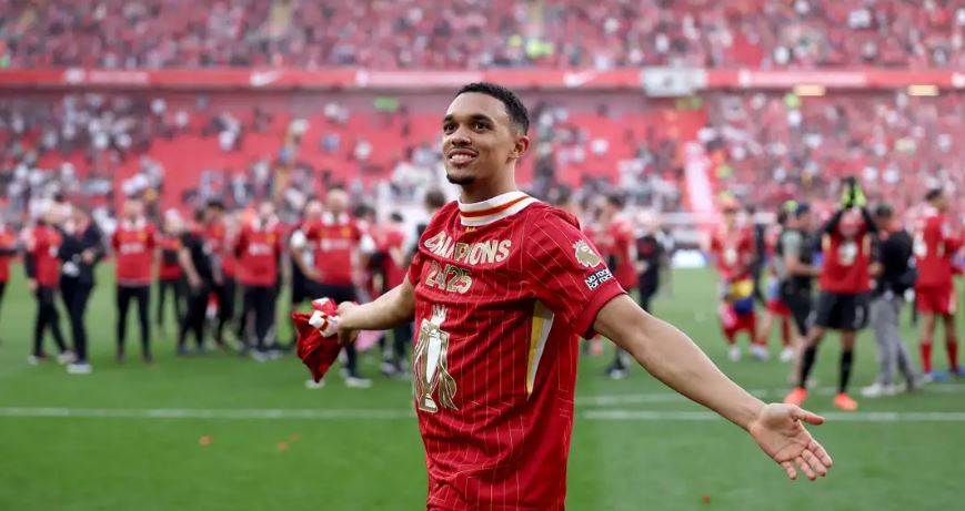 جماهير ليفربول ترد على قرار أرنولد بحرق قميصه 