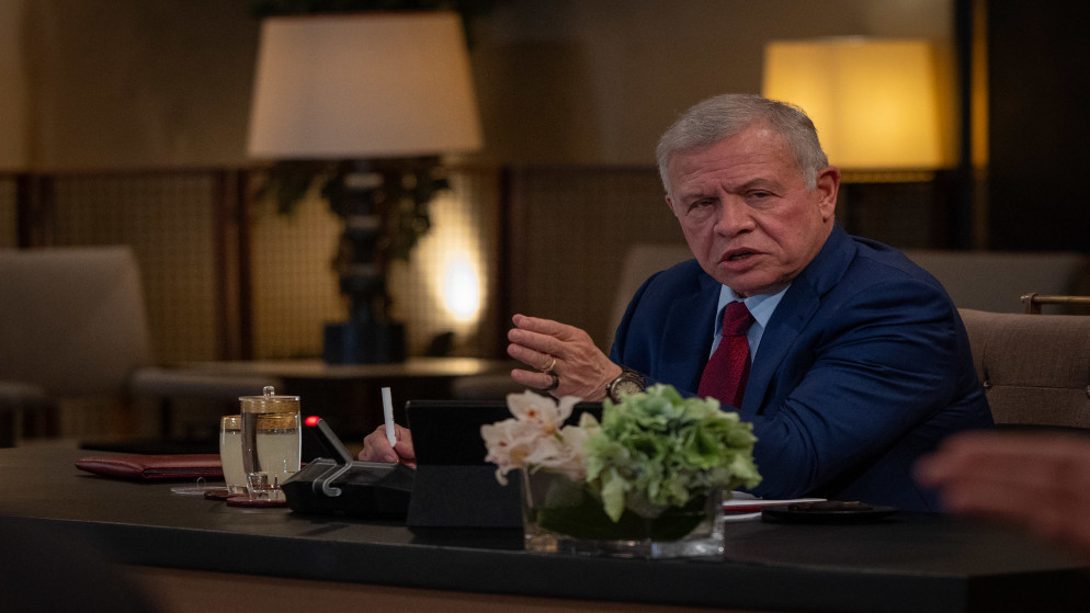 الحكومة : الملك يقوم بعمل دبلوماسي مكثف تمثل بأكثر من 55 اتصالا هاتفيا مع زعماء العالم