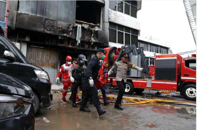 إندونيسيا: مقتل 20 إثر اندلاع حريق بمبنى إداري في جاكرتا