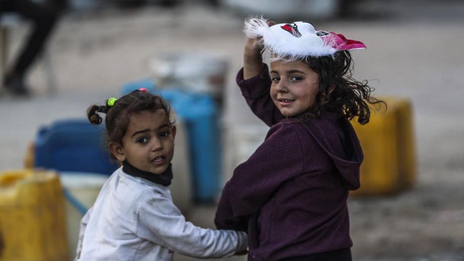 أطفال غزة ينتظرون كسوة العيد التي لم تصل  