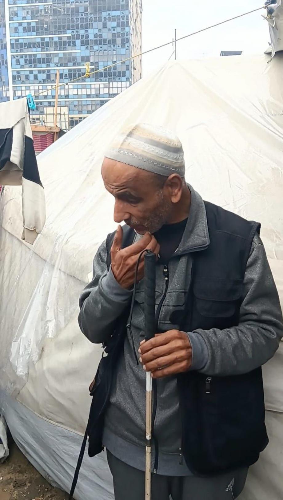 كفيف في عين العاصفة ..  خيمة تغرق وعائلة تبحث عن سقف 