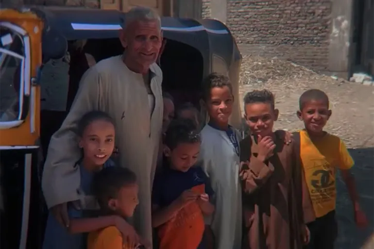 4 زوجات و40 ابنا و100 حفيد ..  كيف يدير الحاج عبد الراضي عائلته الكبيرة بمصر؟