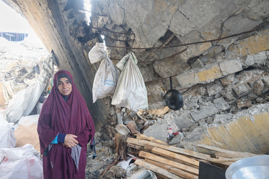 بين الخيام والرُّكام ..  نازحو غزَّة يطالبون "لجنة الإدارة" بتحرُّك ميدانيّ لإغاثتهم 