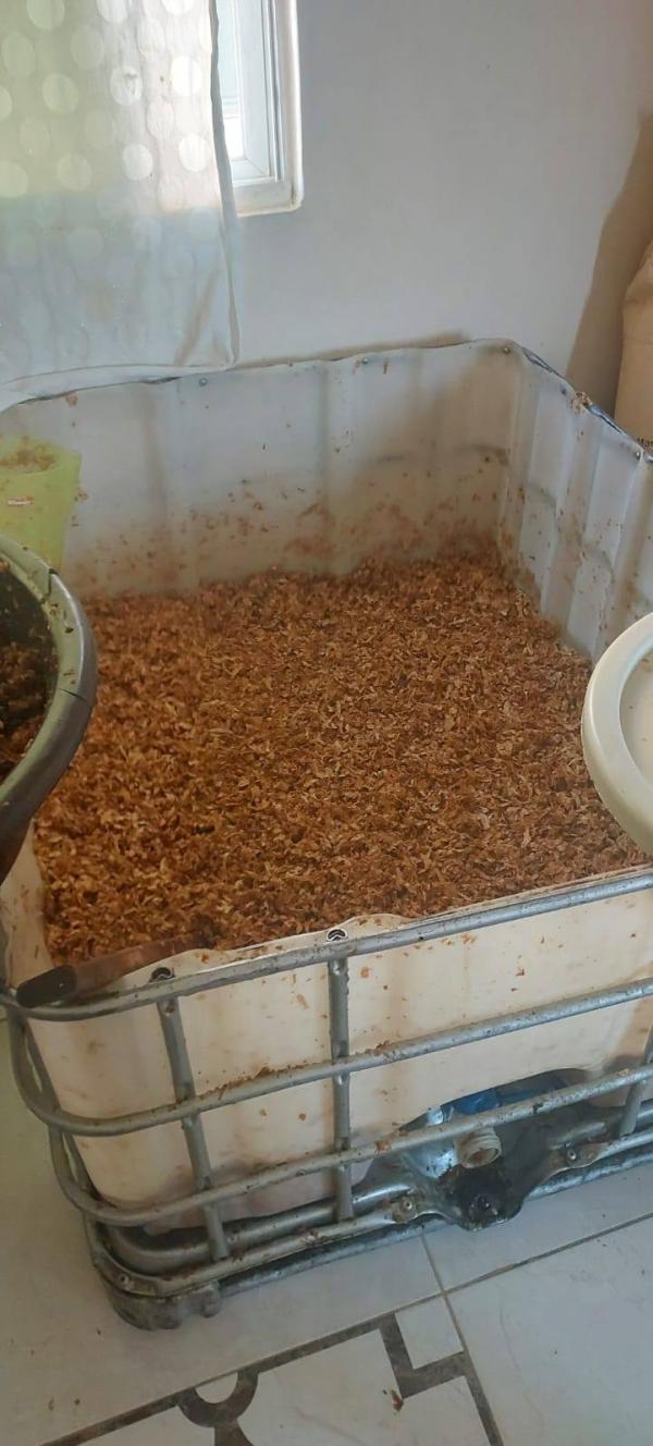 ضبط 1500 كيلو معسل داخل شقة تستخدم كمعمل في الزرقاء