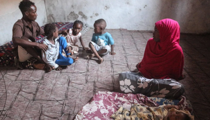 لاجئون صوماليون يفضلون العودة لبلدهم هربا من «الفقر والبطالة» في اليمن