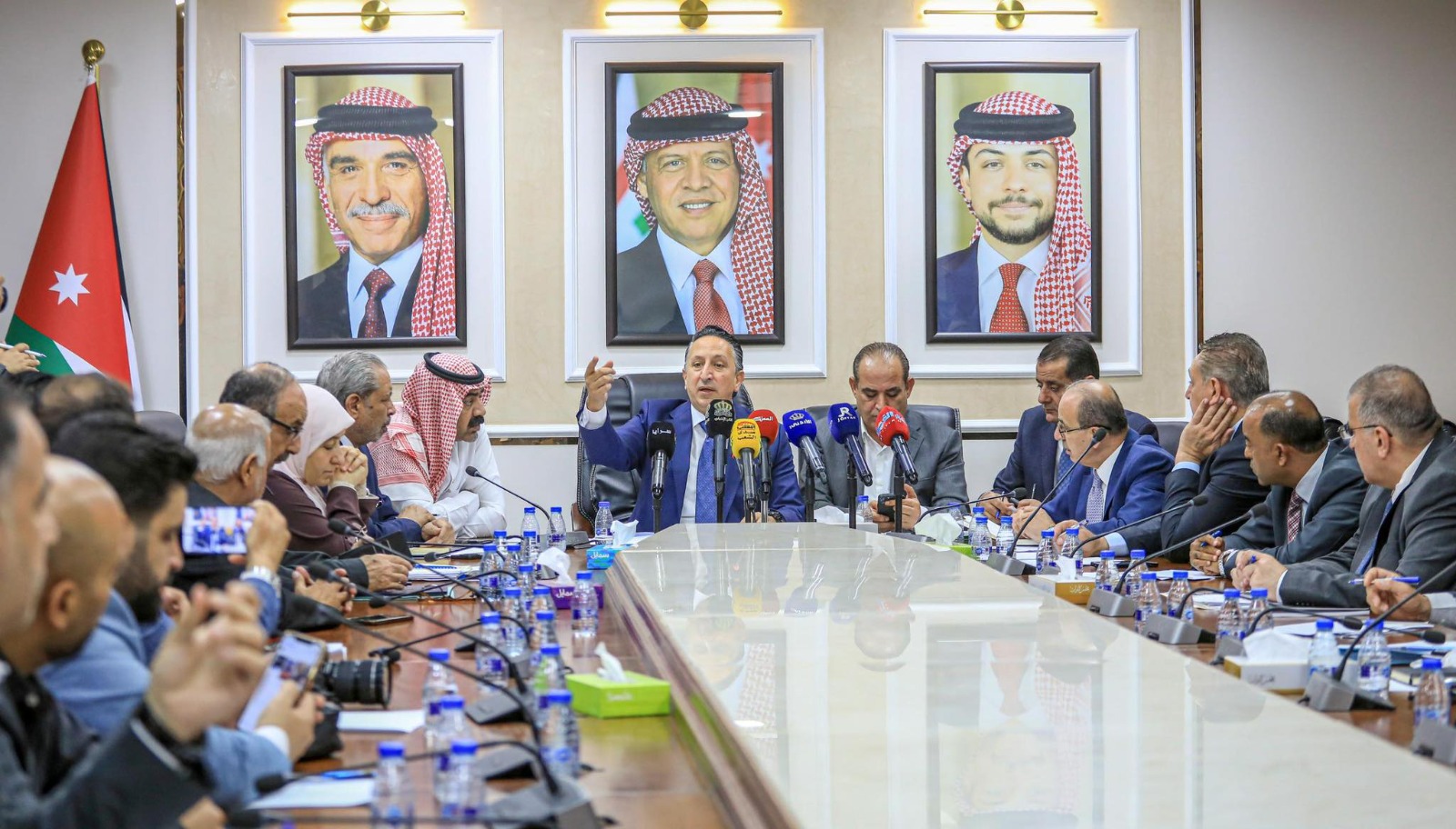 "العمل النيابية" تطالب بالعودة إلى التوقيت الشتوي وتحذر من أضرار تثبيت التوقيت الحالي