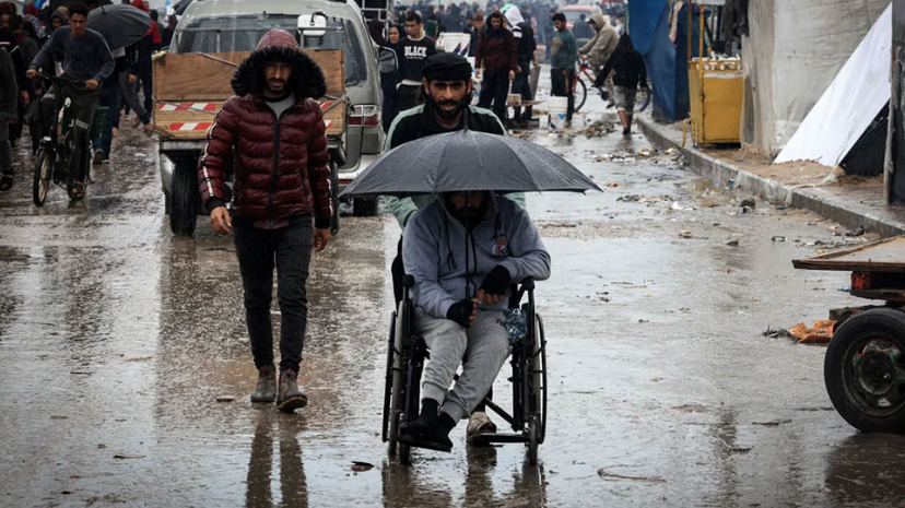 المكتب الإعلامي الحكومي في غزة: ربع مليون نازح تضرروا من تداعيات المنخفض الجوي الذي ضرب القطاع