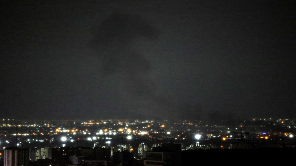 انفجارات وانقطاع للكهرباء في طهران ..  وإيران تجدد هجومها على إسرائيل