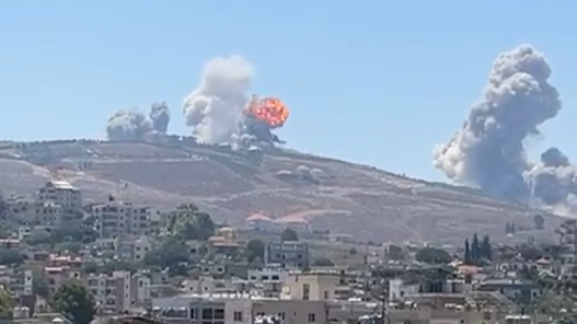الاحتلال الإسرائيلي يشن أكثر من 20 غارة على منطقة النبطية جنوبي لبنان