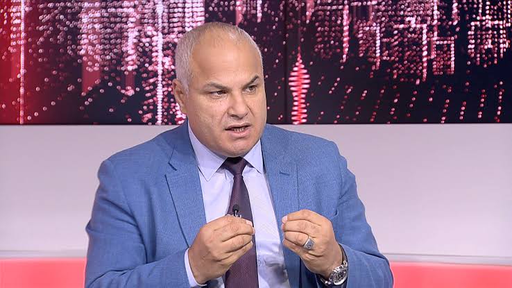 عمال مصريون يناشدون وزير العمل بشأن تصويب الأوضاع ..  الرسوم والغرامات تخنق المخالفين والتسفير "قرار إعدام" 