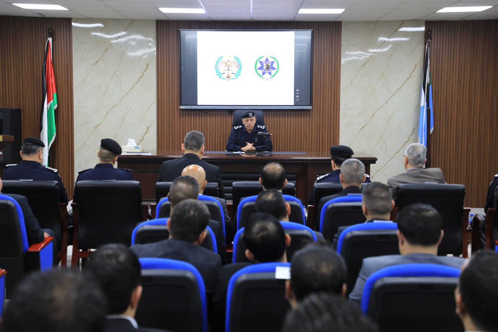 مدير الأمن العام يزور إدارة البحث الجنائي ويشيد بجهود مرتباتها النوعية في التصدي للجريمة