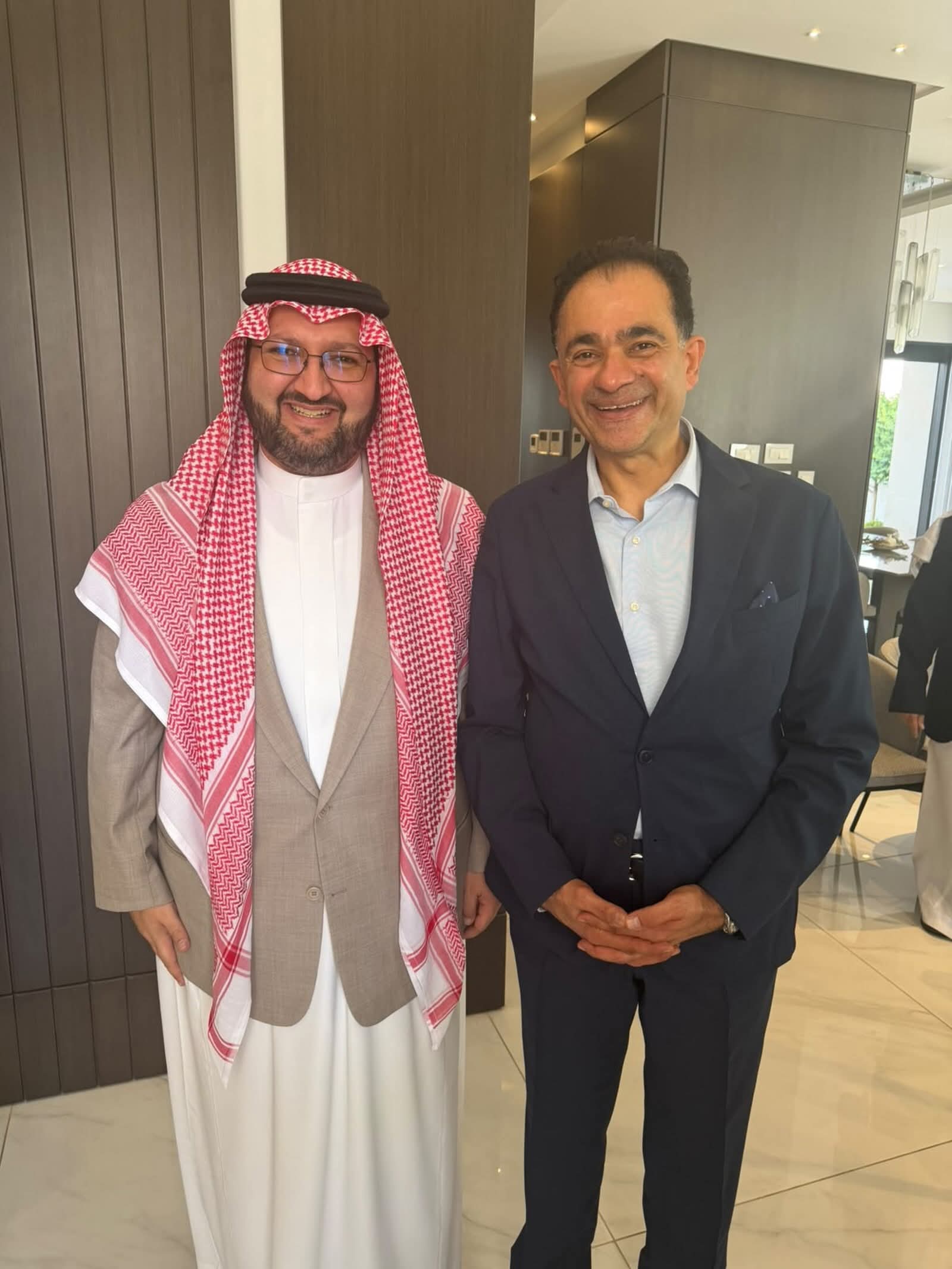 الأمير عبدالعزيز بن طلال يزور المحامي الدكتور عمر الجازي