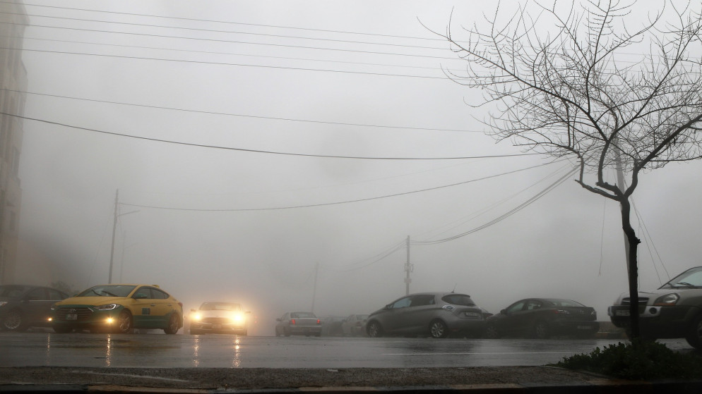 تعمّق المنخفض الجوي وتحذيرات من خطر السيول وشدّة الرياح