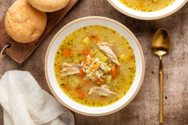 الطماطم أم الدجاج  ..  أي حساء أفضل عند الإصابة بالمرض؟