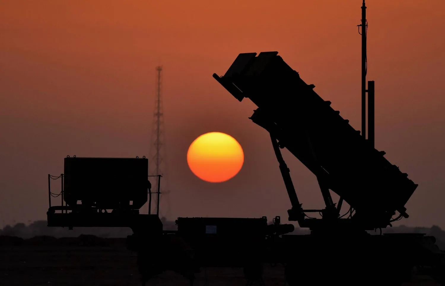 "الدفاعات" السعودية تتصدى لـ"باليستي" و28 "مسيّرة" في الشرقية